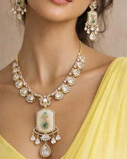 Shahi Noor Pendent Necklace Set