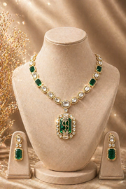 Noorjahaan emerald pendant set