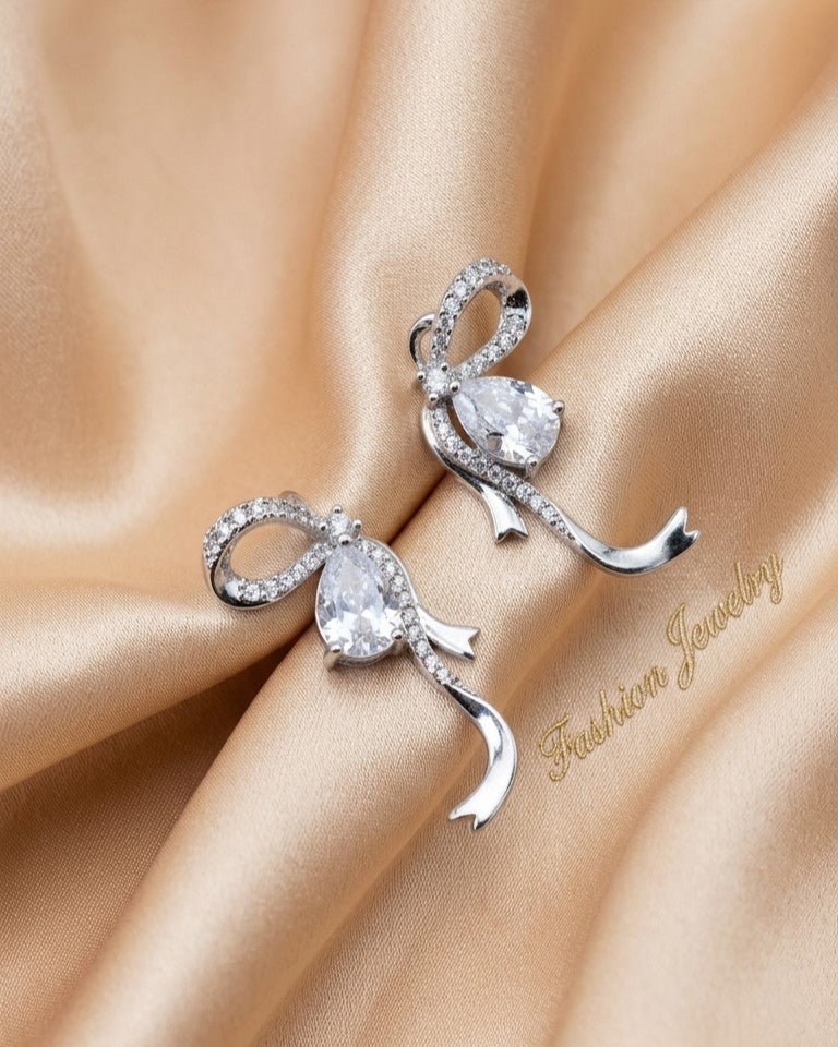 Elara Drop Curve Earrings