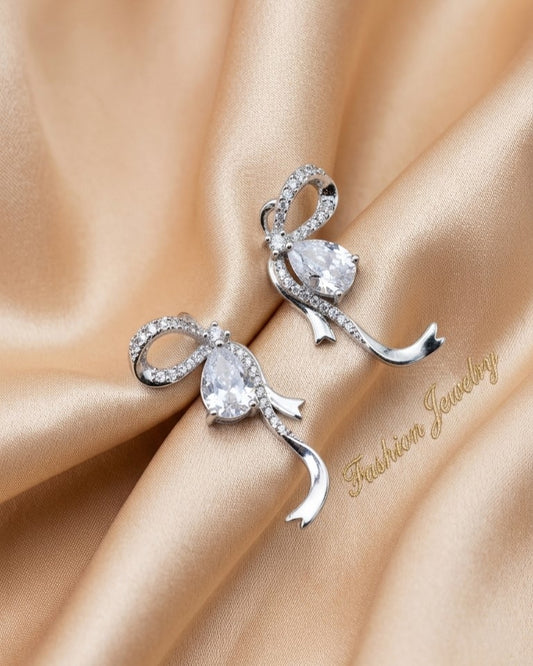 Elara Drop Curve Earrings