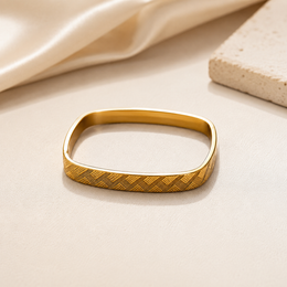 Textured Minimal Gold bracelet