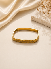 Textured Minimal Gold bracelet