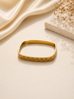 Textured Minimal Gold bracelet