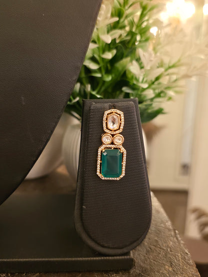 Noorjahaan emerald pendant set