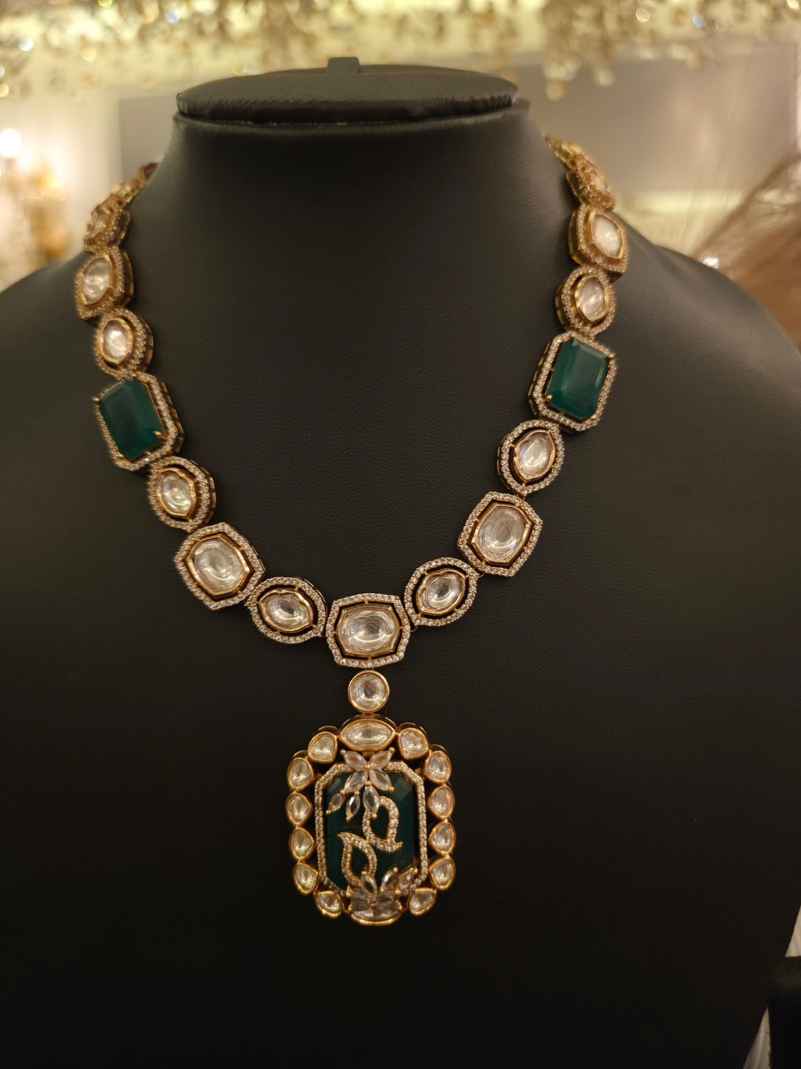 Noorjahaan emerald pendant set