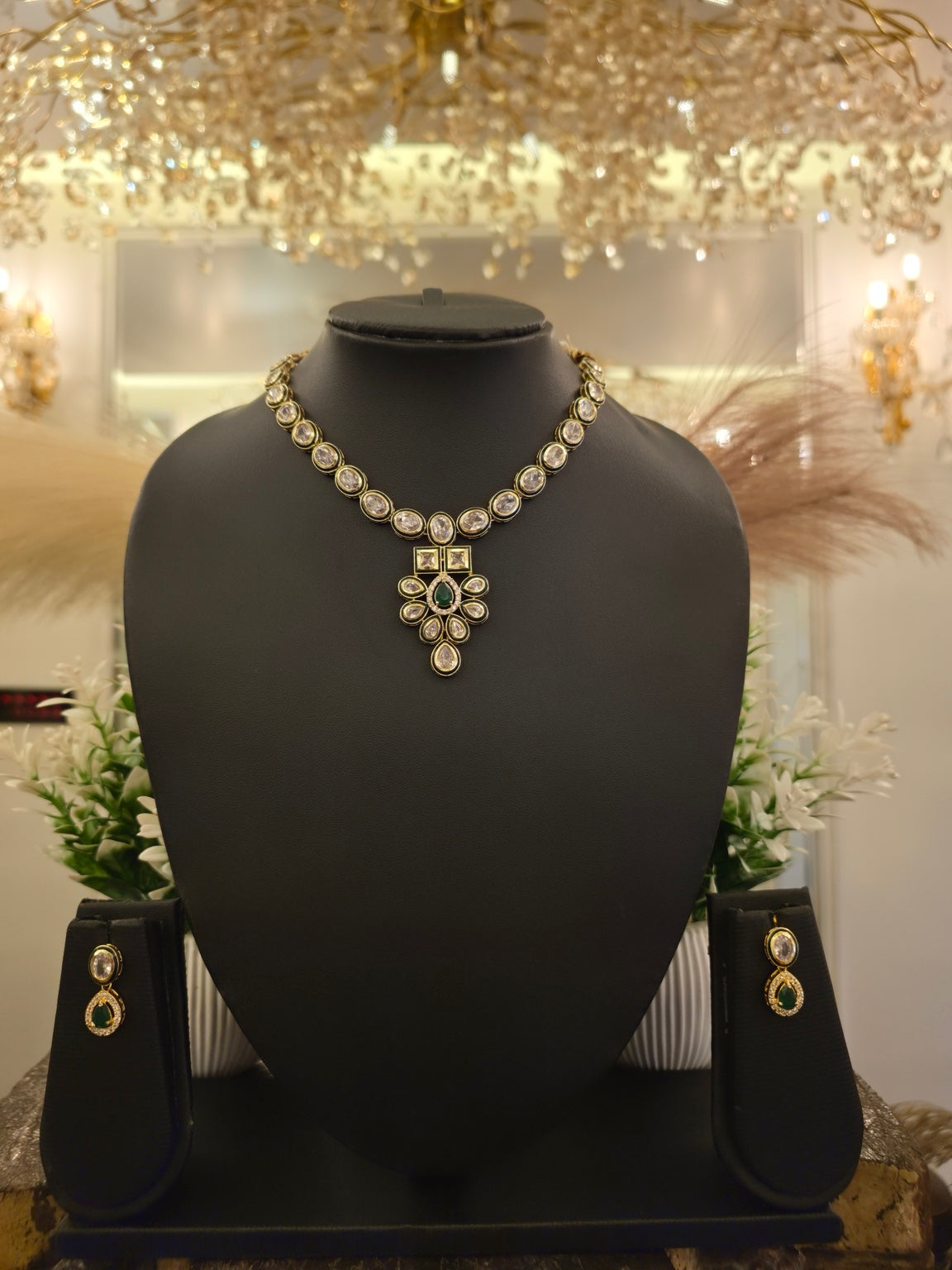 Emerald Petal Minimal Necklace Set