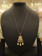 Kundan Teardrop Pendant Set