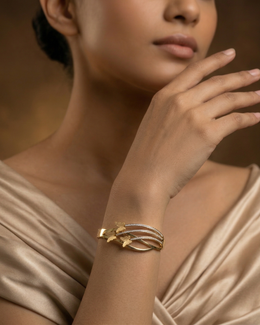Timeless shine bangle