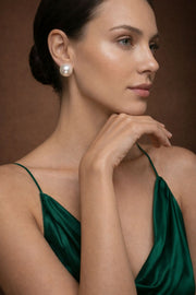 Aira Pearl Everyday Studs