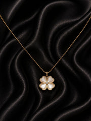 Lunara Clover Pendant