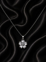 Blanc Bloom Pendant